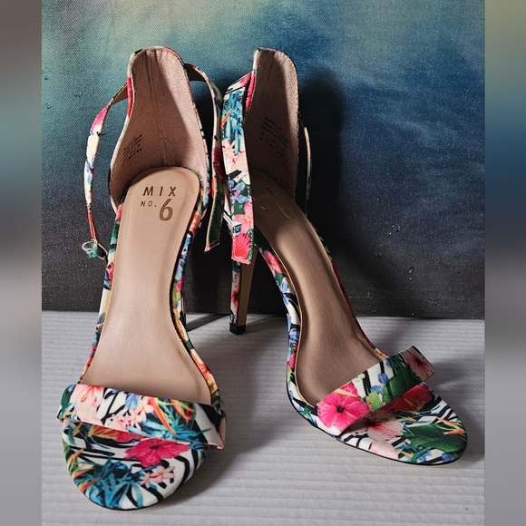 Mix No. 6 Women's Floral Heels EUC - Picture 2 of 8